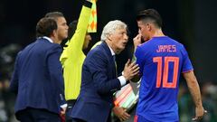 Jos&eacute; P&eacute;kerman y James Rodr&iacute;guez durante el partido entre la Selecci&oacute;n Colombia y Polonia en el Mundial de Rusia 2018.