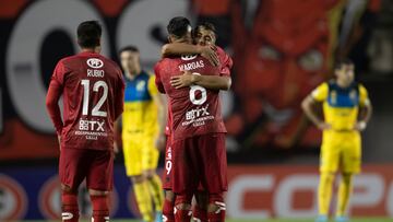 Futbol, Nublense vs Everton.
Fecha 10, campeonato Nacional 2022.
Los jugadores de Nublense, izquierda derecha centro, celebran su gol contra Everton durante el partido de primera division disputado en el estadio Nelson Oyarzun de Chillan, Chile.
18/04/2022
Javier Vergara/PHOTOSPORT

Football, Nublense vs Everton.
10th date, 2022 National Championship.
Nublense's players celebrate their goal against Everton during the first division match held at the Nelson Oyarzun stadium in Chillan, Chile.
18/04/2022
Javier Vergara/PHOTOSPORT