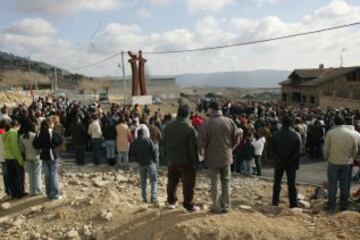 2006. Se inaugura en su pueblo natal de El Barraco (Ávila) una calle y una escultura con el nombre de José María Jiménez "El Chava".