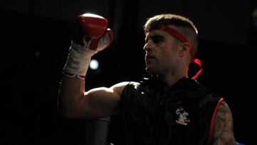 Nicol&aacute;s Gonz&aacute;lez saltando al ring en la &uacute;ltima pelea. 