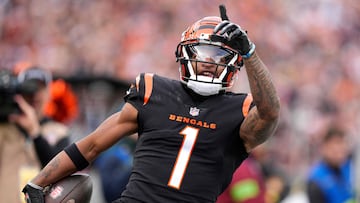 CINCINNATI, OHIO - DECEMBER 16: Ja�Marr Chase #1 of the Cincinnati Bengals reacts after making a reception in the first quarter of the game against the Minnesota Vikings at Paycor Stadium on December 16, 2023 in Cincinnati, Ohio. Jeff Dean/Getty Images/AFP (Photo by Jeff Dean / GETTY IMAGES NORTH AMERICA / Getty Images via AFP)