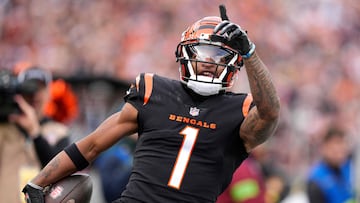 CINCINNATI, OHIO - DECEMBER 16: Ja�Marr Chase #1 of the Cincinnati Bengals reacts after making a reception in the first quarter of the game against the Minnesota Vikings at Paycor Stadium on December 16, 2023 in Cincinnati, Ohio.   Jeff Dean/Getty Images/AFP (Photo by Jeff Dean / GETTY IMAGES NORTH AMERICA / Getty Images via AFP)