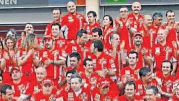 Ferrari, al completo, muestra su alegría por la victoria conseguida