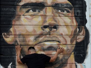 Mural de Diego Armando Maradona en los aledaños del estadio Diego Maradona propiedad de Argentinos Juniors en Buenos Aires, Argentina.