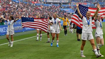 USA&#039;s players celebrate after the France 2019 Womens World Cup football final match between USA and the Netherlands, on July 7, 2019, at the Lyon Stadium in Lyon, central-eastern France. (Photo by Philippe DESMAZES / AFP)