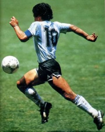 Tras su deslucida actuación en España 82', en donde es recordada su expulsión contra Brasil en octavos de final, vendría el Mundial de México 86', torneo en donde 'Diego' entraría a la historia del fútbol.