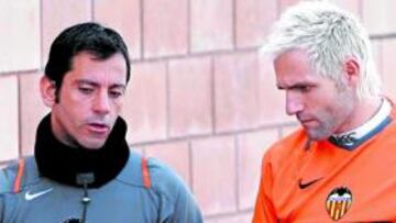<b>VIEJOS CONOCIDOS. </b>Quique y Cañizares coincidieron en Valencia y, antes, como jugadores del Madrid.