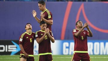 (Lower L-R) Venezuela&#039;s midfielder Ronaldo Lucena, defender Ronald Hernandez and midfielder Christian Makoun react during the penalty shoot-out in the U-20 World Cup semi-final football match between Uruguay and Venezuela in Daejeon on June 8, 2017.  / AFP PHOTO / Yelim LEE