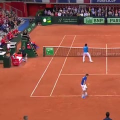 Despiporre en la Davis: a Evans le hicieron un tres contra uno