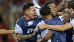 Soccer Football - Recopa Sudamericana - Final - Second Leg - Flamengo v Independiente del Valle - Maracana, Rio de Janeiro, Brazil - February 28, 2023 Independiente del Valle's Matias Fernandez celebrates with teammates after winning the Recopa Sudamericana REUTERS/Sergio Moraes