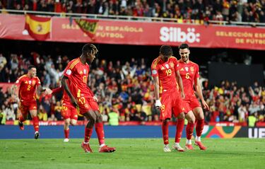 En su celebración, andando junto a Nico Williams, el extremo se bajó los pantalones y dejó ver sus calzoncillos. 