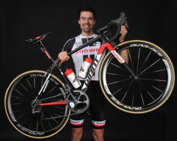 El ciclista neerland¨¦s tuvo que abandonar el a?o pasado tras una primera semana en la que se mostr¨® fuerte luciendo la maglia rosa. Ser¨¢ el l¨ª?der del Sunweb junto a Wilco Kelderman.