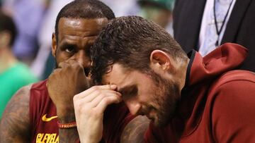 BOSTON, MA - MAY 15: LeBron James #23 and Kevin Love #0 of the Cleveland Cavaliers react on the bench in the second half against the Boston Celtics during Game Two of the 2018 NBA Eastern Conference Finals at TD Garden on May 15, 2018 in Boston, Massachusetts. NOTE TO USER: User expressly acknowledges and agrees that, by downloading and or using this photograph, User is consenting to the terms and conditions of the Getty Images License Agreement. Maddie Meyer/Getty Images/AFP
== FOR NEWSPAPERS, INTERNET, TELCOS & TELEVISION USE ONLY ==