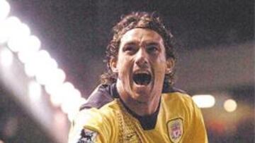 <b>ASÍ, SÍ. </b>Benítez motiva al Liverpool con jugadas y alegrías de su equipo.