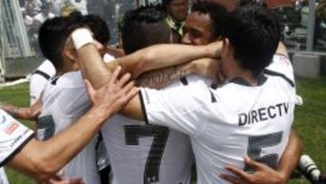 Colo Colo festeja en el último Superclásico por Torneos Nacionales: 2-0 ganó en el Monumental el 31 de octubre de 2015.