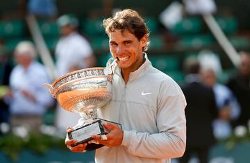 Rafael Nadal of Spain poses with the trophy during the ceremony after defeating Novak Djokovic of Serbia during their men's singles final match to win the French Open Tennis tournament at the Roland Garros stadium in Paris June 8, 2014.                  REUTERS/Vincent Kessler (FRANCE  - Tags: SPORT TENNIS)  