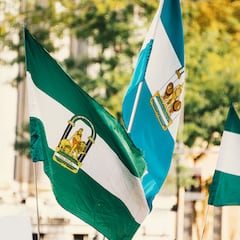 Reacciona así a los actos por el Día de Andalucía y provoca un aluvión de respuestas