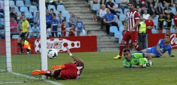 Diego Costa marca y se da con el palo en el Getafe-Atlético (2014, 0-2)