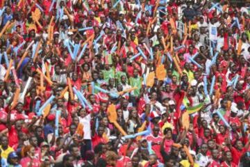 Seguidores durante la ceremonia de inauguración de la Copa de África 2015 en el Estadio de Bata