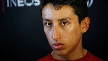Egan Bernal atiende a los medios durante la jornada de descanso del Tour de Francia.