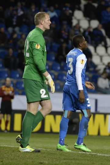 Portero del Racing Genk belga con una envergadura de 2,08 es considerado el portero más alto del mundo