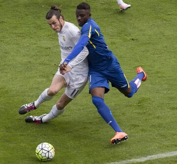 After a game against Getafe, Bale felt some pain in his thigh. He missed the next match due to a muscle strain.