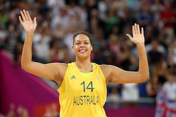 Elizabeth "Liz" Cambage es una jugadora de baloncesto australiana que juega de pívot para SiChuan Yuanda de la WCBA de China. En los Juegos Olímpicos de Londres de 2012 ganó la medalla de bronce para Australia.

