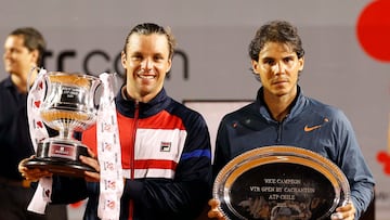 El tenista argentino Horacio Zeballos posa junto a Rafa Nadal en la entrega de trofeos del torneo de Viña del Mar 2013.