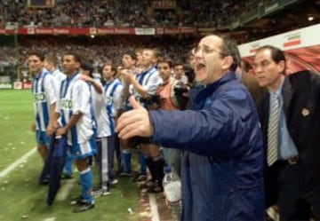 El banquillo con Irureta a la cabeza esperando el final del partido. 