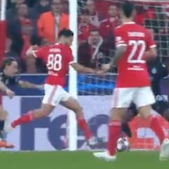 21 años, piden 100M€ y el Real Madrid va tras él: así golea el delantero de moda que interesa a Mou, PSG y United