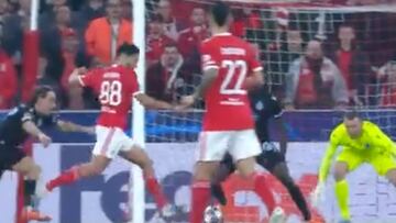 21 a?os, piden 100M€ y el Real Madrid va tras ¨¦l: as¨ª golea el delantero de moda que interesa a Mou, PSG y United