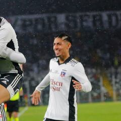 Colo Colo golpea a La Serena bajo la lluvia y da otro paso en la cima