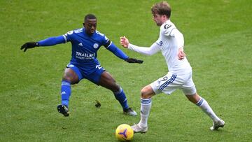 LEICESTER, ENGLAND - JANUARY 31: Patrick Bamford of Leeds United is challenged by Namplayas Mendy of Leicester City during the Premier League match between Leicester City and Leeds United at The King Power Stadium on January 31, 2021 in Leicester, England