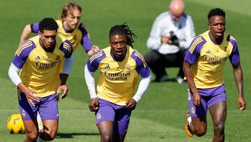 Bellingham, Eduardo Camavinga y Vinicius Jr, en el entrenamiento del Real Madrid en Valdebebas,