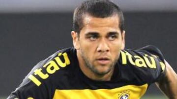 Dani Alves denuncia racismo en los estadios españoles.