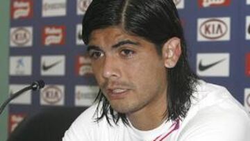 El argentino Éver Banega, centrocampista del Atlético de Madrid, aseguró hoy que su deseo es continuar la próxima campaña en el club rojiblanco, con el que finaliza este curso su cesión desde el Valencia, aunque afirmó que si no puede seguir aquí irá a otro equipo para tratar de "triunfar".