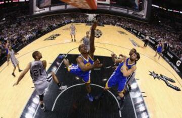 Spurs 129 - Warriors 127 (1-0). Harrison Barnes de los Golden State Warriors.