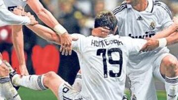 <b>SEGUNDO DOBLETE DE KLAAS</b>. Huntelaar firmó en San Mamés su segundo doblete con el Real Madrid (el primero fue ante el Betis). El holandés decidió el partido en la segunda parte, cuando batió a Gorka en dos ocasiones. En la foto, Sneijder, Pepe y Marcelo celebran con el delantero el tanto que significó el 2-3, conseguido un minuto después del descanso.