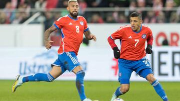 Arturo Vidal , Alexis Sanchez  during the friendly match between Poland v Chile, in Warsaw, Poland, on November 16, 2022. (Photo by Foto Olimpik/NurPhoto via Getty Images)