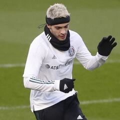 Raúl Jiménez aún sin fecha para su regreso a las canchas