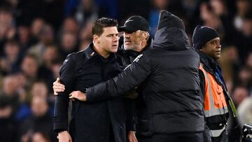 Mauricio Pochettino, entrenador del Chelsea, protesta tras el partido ante el Manchester City.