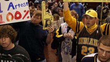 <b>APOYO. </B>Los jugadores de los Pacers han encontrado el apoyo de sus compañeros y de sus aficionados.