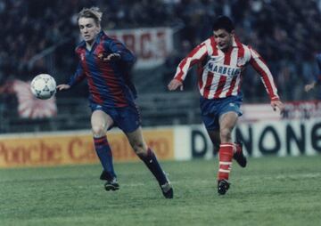 Militó dos temporada en el Barcelona entre 1991 y 1993. En el Alavés solo estuvo una, la 2001-2002.