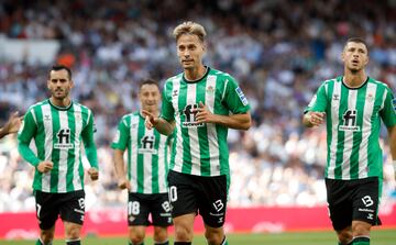 Real Madrid 1-1 Real betis | Duró poco la alegría en el Santiago Bernabéu. Saque directo de Álex Moreno a Borja Iglesias, que se la dejó de cara a Canales, que con su pierna derecha, se sacó un disparo para superar a Courtois y conseguir el tanto del empate.