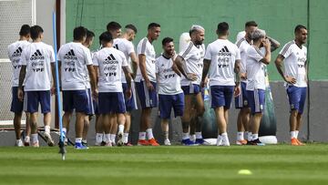 Saravia entrenó con el grupo pero Foyth será titular