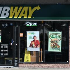 Concern over largest fast food restaurant chain: has closed 7,600 US locations since 2016, more than 600 last year