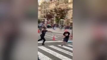 Drama en las calles de Oporto: los hooligans ingleses a golpes con la policía