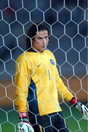 Ochoa también llegó a comerse cuatro goles con el América, aunque fue en el Mundial de Clubes del 2006, cuando perdieron 4-0 ante el Barcelona.