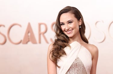 Kensington Tallman posa en la alfombra roja del Dolby Theatre.