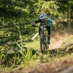 Enduro World Series: Richie Rude y Isabel Courdurier se cuelgan el oro en Val di Fassa